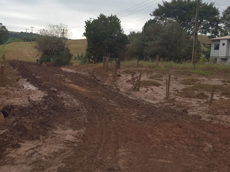 secretaria-de-agricultura-trabalha-na-recuperacao-de-estradas-atingidas-pelas-chuvas-no-interior