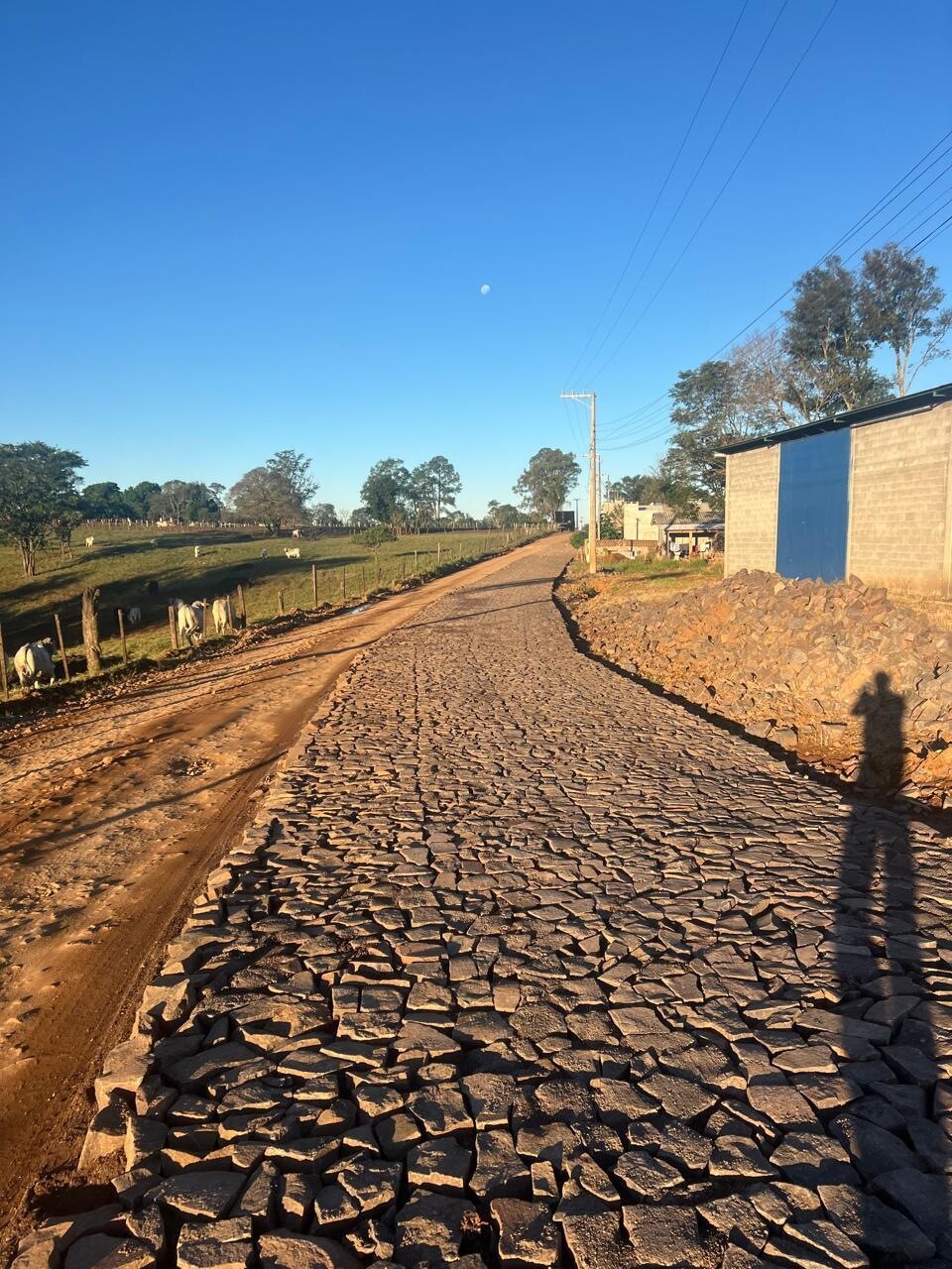 iniciadas-obras-para-ampliacao-do-calcamento-na-estrada-que-leva-a-linha-getulio-vargas