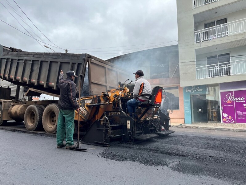 pavimenta-acao-nova-fase-do-programa-contempla-20-trechos-urbanos-e-rurais-com-aplicacao-de-asfalto-e-calcamento