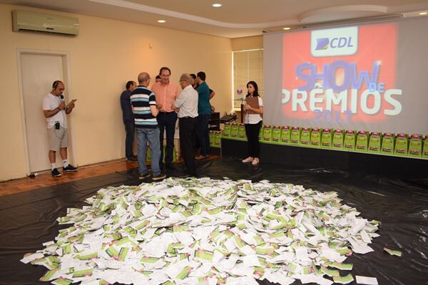 realizado-o-sorteio-da-campanha-show-de-premios-2017
