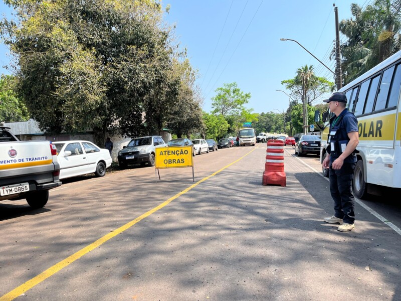 transito-na-avenida-santo-caeran-esta-interrompido-para-obras-de-pavimentacao