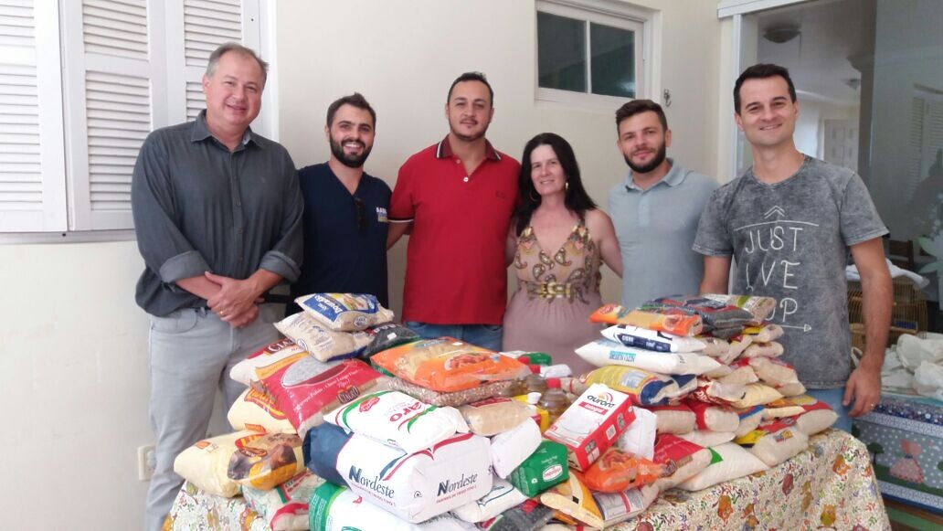 alimentos-sao-entregues-ao-lar-sao-francisco
