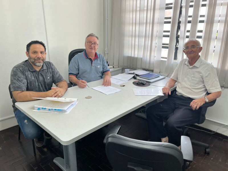 wilson-aleixo-ferigollo-entrega-lista-com-mais-de-200-sugestoes-para-nomear-ruas-da-cidade