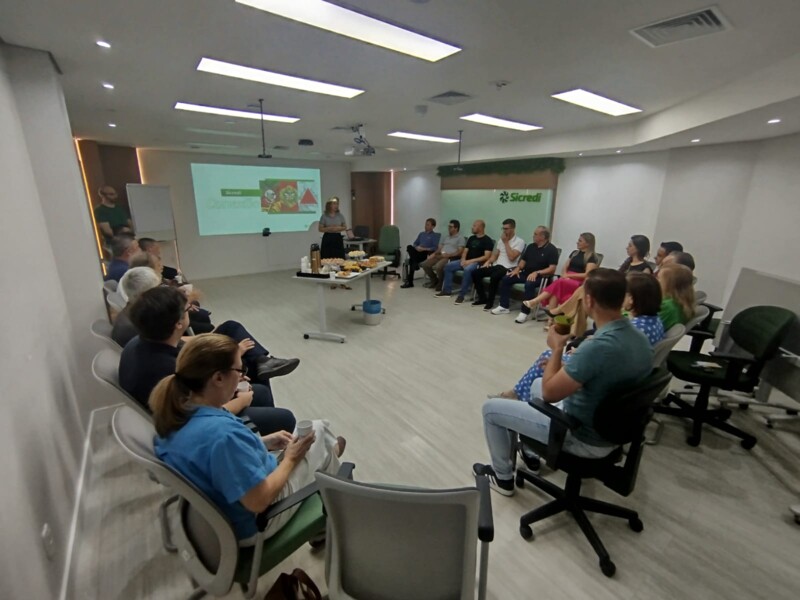 executivo-participa-de-encontro-com-a-direcao-do-sicredi-conexao