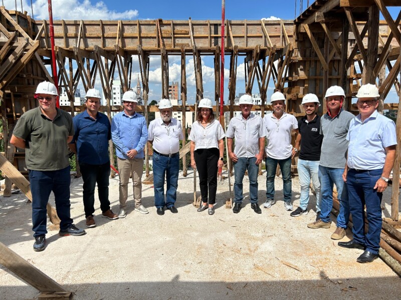 prefeito-orlando-girardi-participa-de-encontro-promovido-pela-amzop-para-discutir-ampliacao-no-hospital-divina-providencia