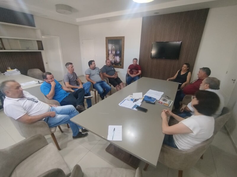 prefeito-orlando-girardi-discute-reequilibrio-da-tabela-do-transporte-escolar-com-representantes-do-setor