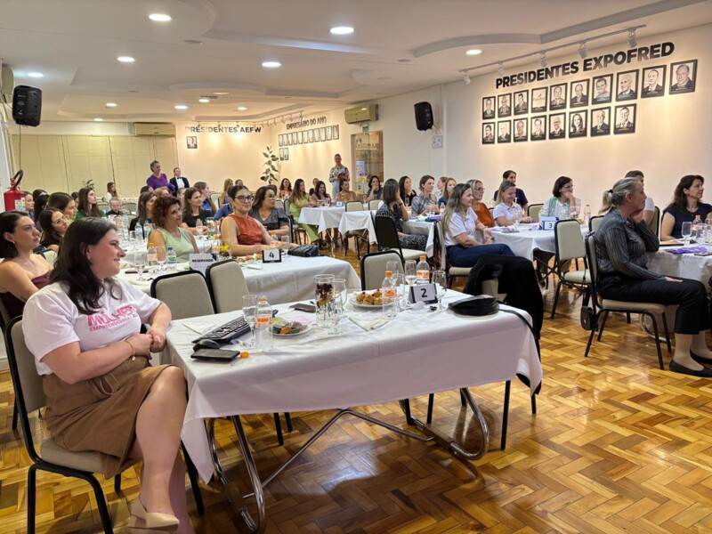 mulheres-negocios-reune-publico-feminino-em-noite-de-valorizacao-das-empreendedoras-frederiquenses