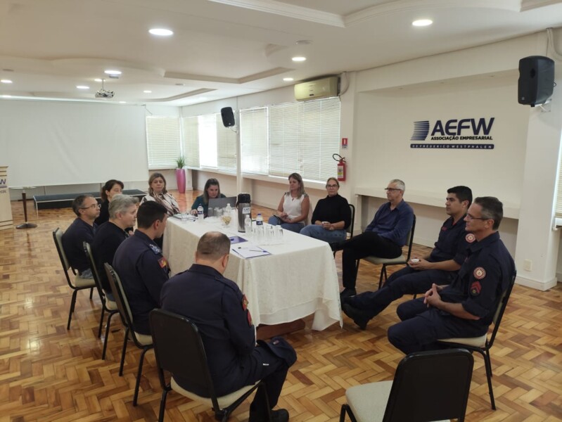 aefw-se-reune-com-corpo-de-bombeiros-e-prefeitura-municipal-para-esclarecer-as-fiscalizacoes-realizadas-pela-corporacao