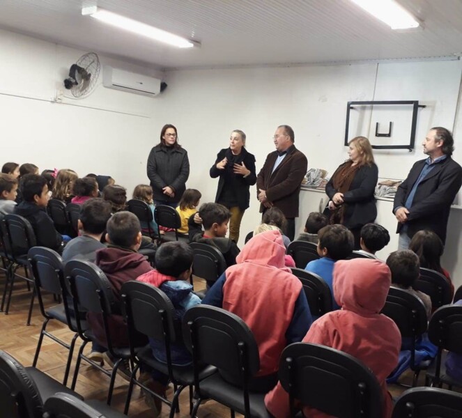 smec-entrega-kits-de-saude-bucal-para-escolas