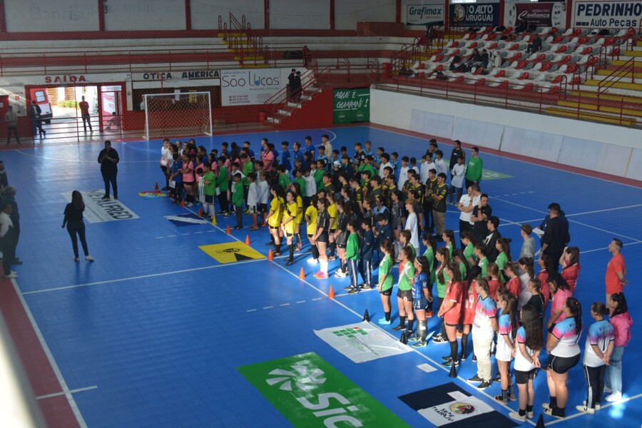 etapa-municipal-dos-jergs-2025-e-aberta-com-celebracao-no-ginasio-itapage