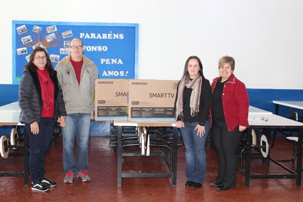 smec-entrega-televisores-e-dvds-a-escolas-estaduais