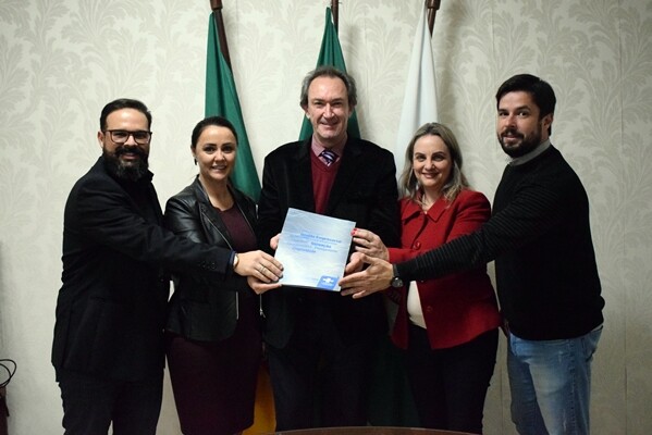 convenio-e-assinado-para-a-instalacao-da-sala-do-empreendedor-no-municipio