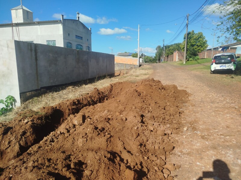 obra-de-calcamento-beneficia-familias-no-loteamento-conquista