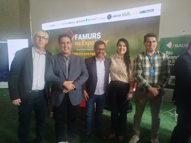 vice-prefeito-chester-francescatto-participa-de-assembleia-geral-dos-prefeitos-na-expointer-2025