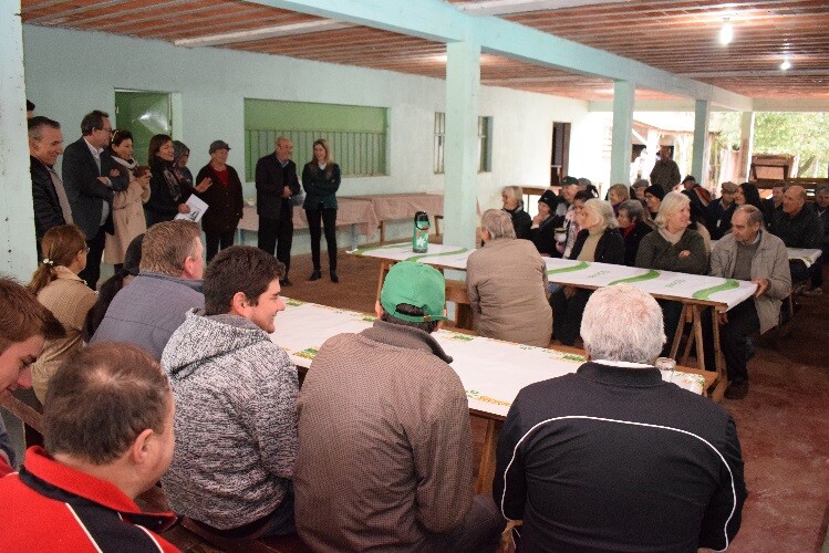 grupo-da-terceira-idade-da-linha-santos-anjos-realiza-almoco-em-alusao-ao-mes-dos-pais