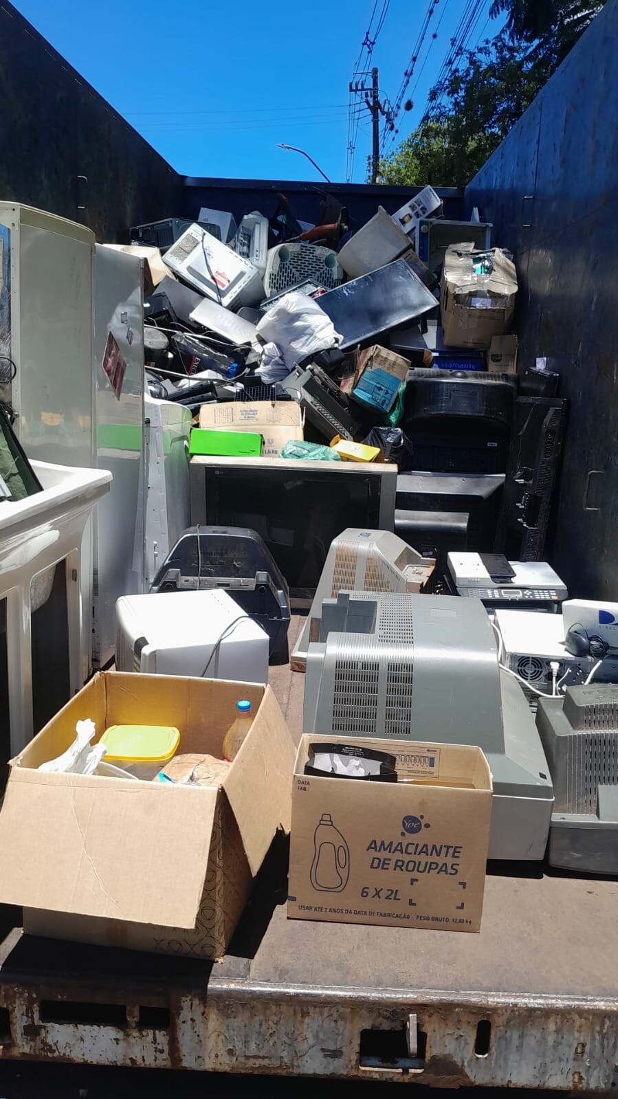 secretaria-municipal-do-meio-ambiente-realiza-recolhimento-de-lixo-eletronico